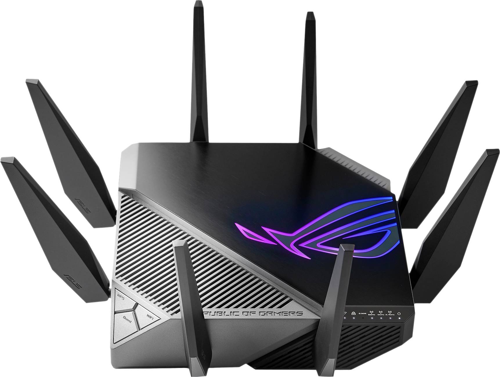 Fekete router több antennával, megvilágított logóval és a 'Győztesek alapfeltétele' felirattal.