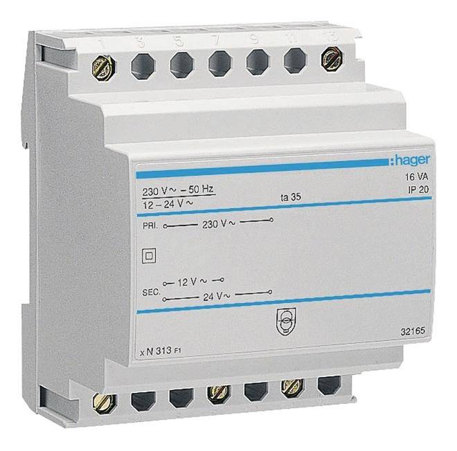 Egy Hager gyártmányú elektromos transzformátor feszültség- és áramerősség-adatokkal. Főbb jellemzők: 230 V, 50 Hz, 16 VA, védelmi fokozat IP 20.