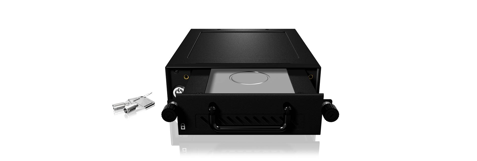 Fekete széf nyitott fiókkal, benne egy pénztartó rekesszel. Mellette két kulcs fekszik.