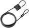 Egy fekete kábellakat kombinációs zárral és két hurokkal. Ideális eszközök lopás elleni védelmére.