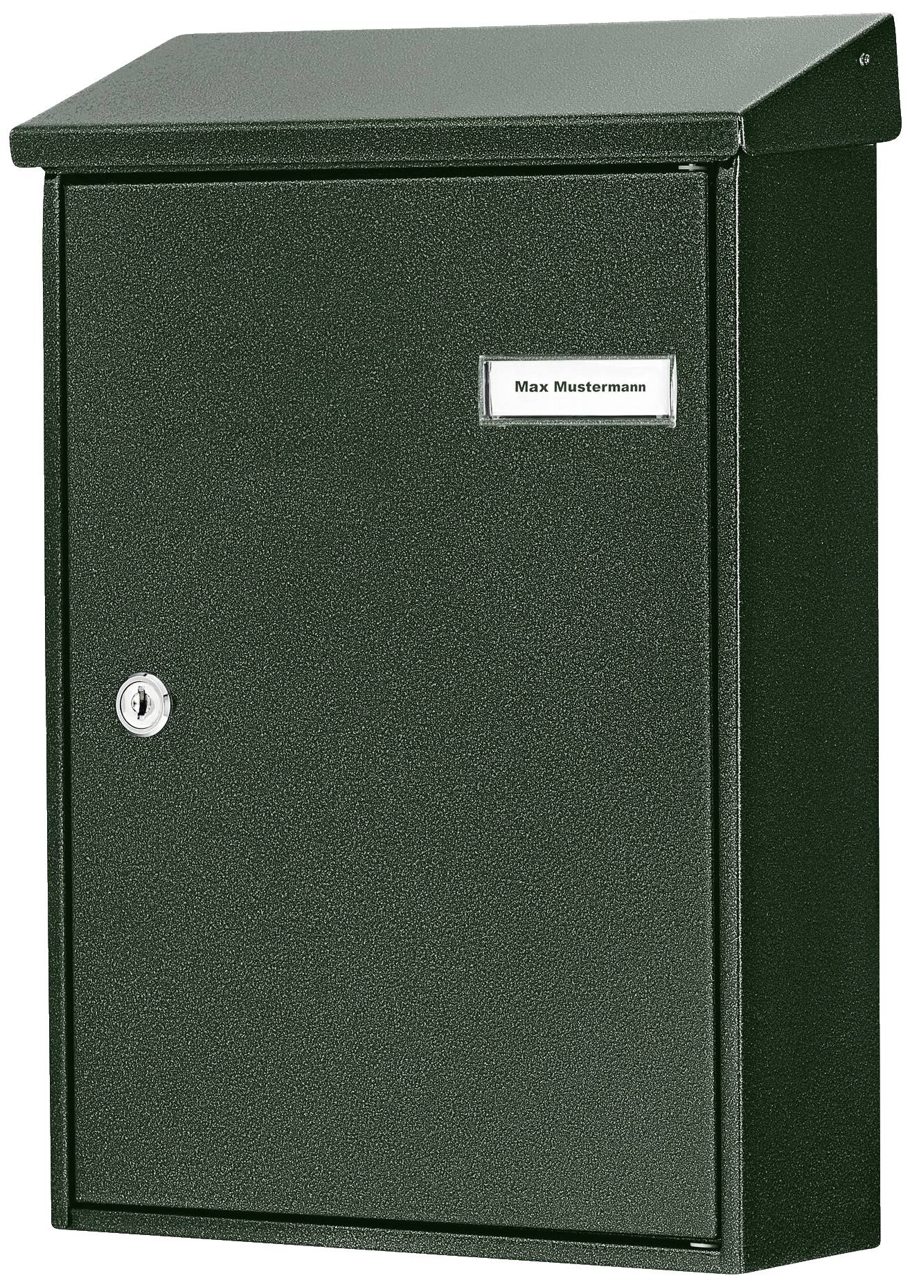 Egy fekete postaláda névvel és zárral, egy falra szerelve.