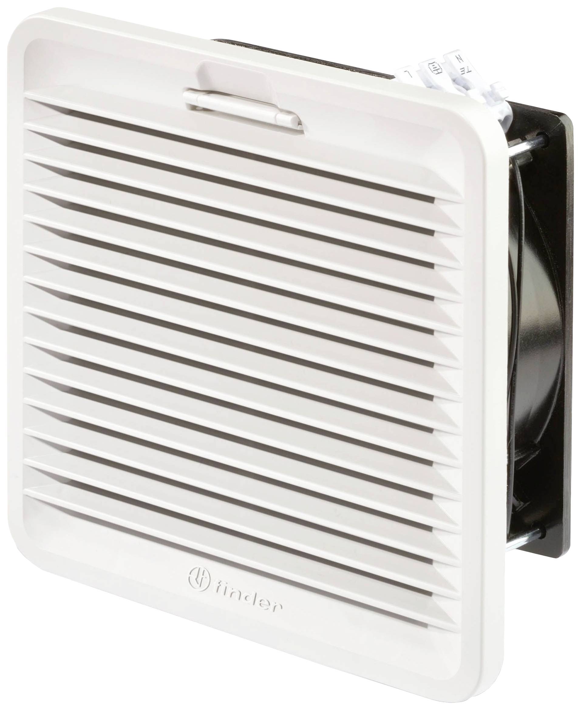 Egy fehér szellőztető ventilátor vízszintes lamellákkal, fekete alapra szerelve. Ipari hűtési alkalmazásokhoz megfelelő.