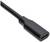 Fekete USB-C csatlakozó, alkalmas eszközök, például okostelefonok vagy laptopok csatlakoztatására adatátvitel vagy töltés céljából.