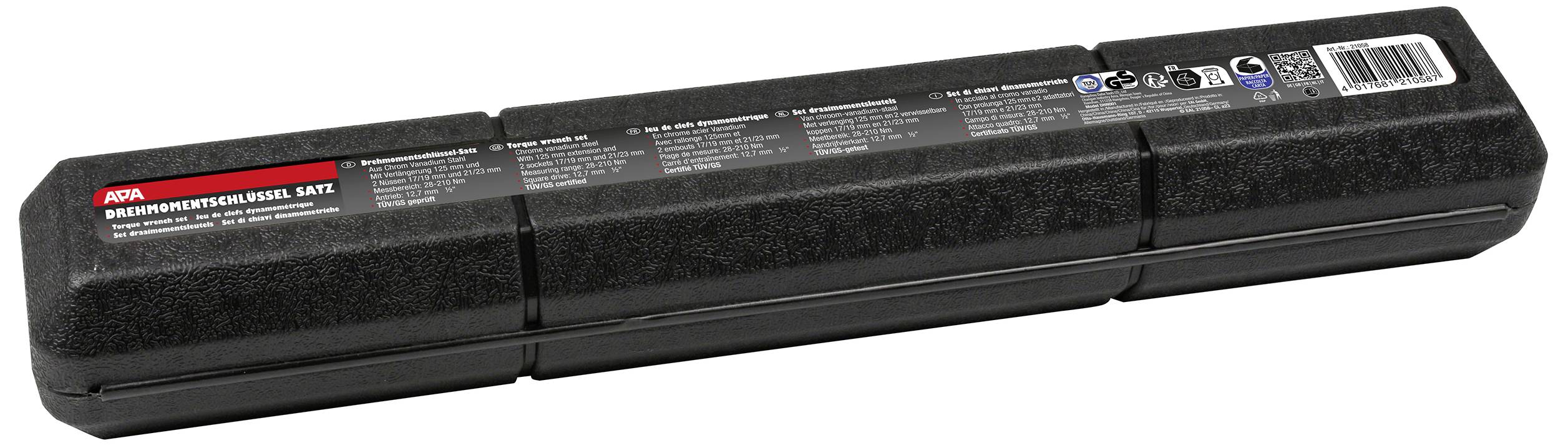 Fekete szerszámkoffer-szett piros AEG logóval, vízszintes termékmegnevezéssel és vonalkóddal. Több rekesszel rendelkezik.