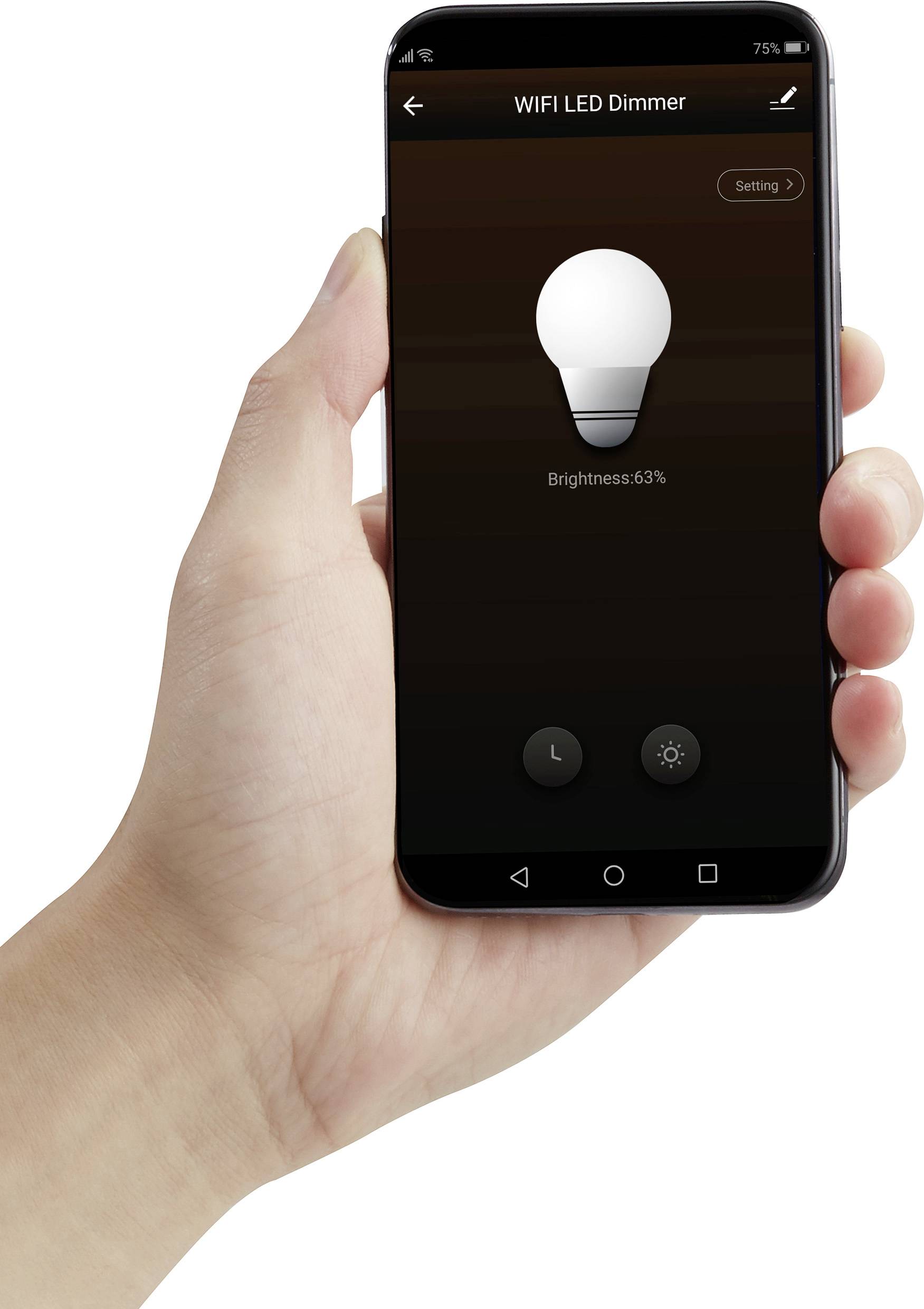 Kéz tart egy okostelefont, amelyen megnyitva az 'WIFI LED Dimmer' alkalmazás látható, egyizzólámpa szimbólummal és a fényerősség 63%-os beállításával.