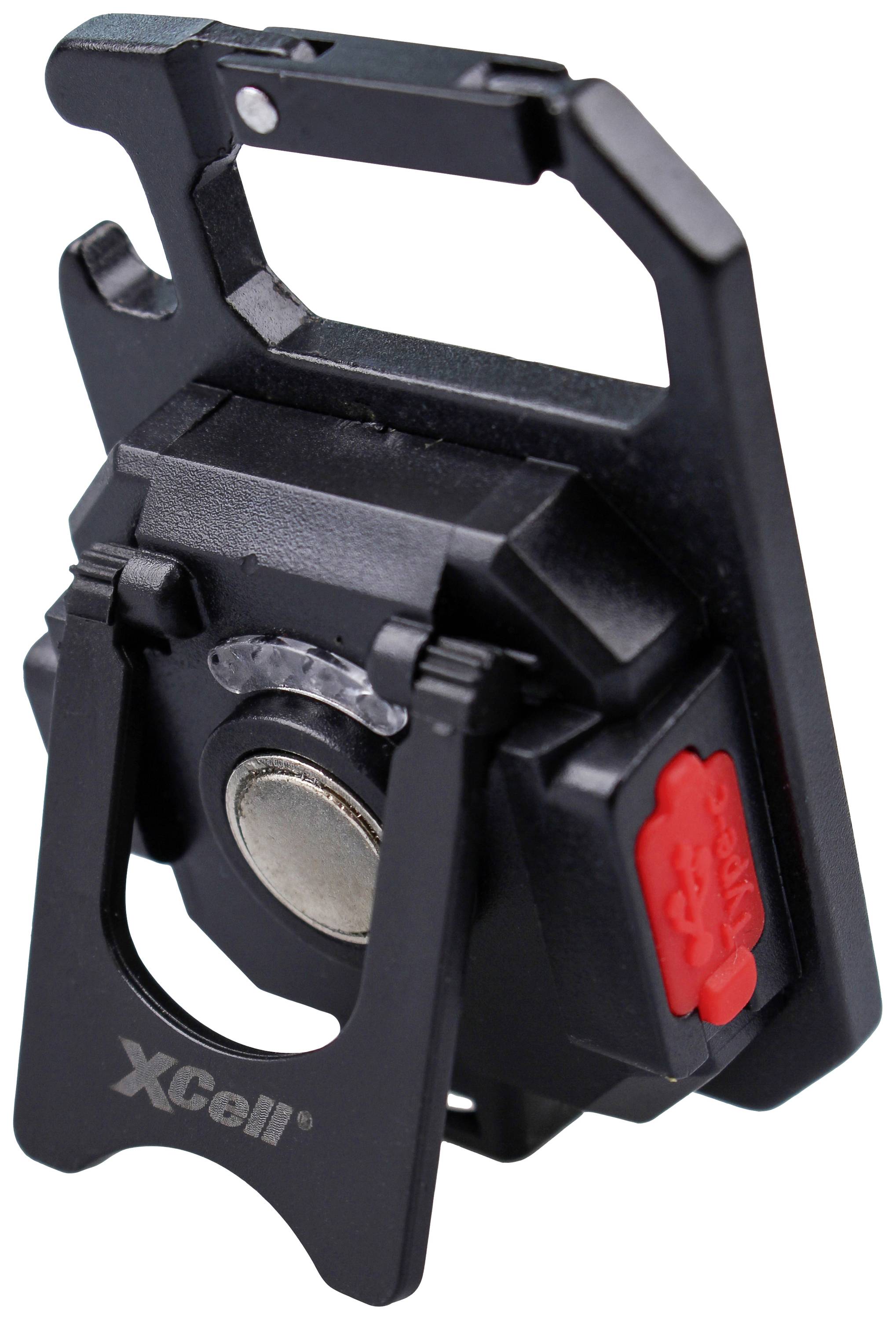 Egy fekete, műanyag kulcstartó egy piros gombbal és egy ezüst mágnessel középen, amelyen az 'XCell' felirat szerepel.