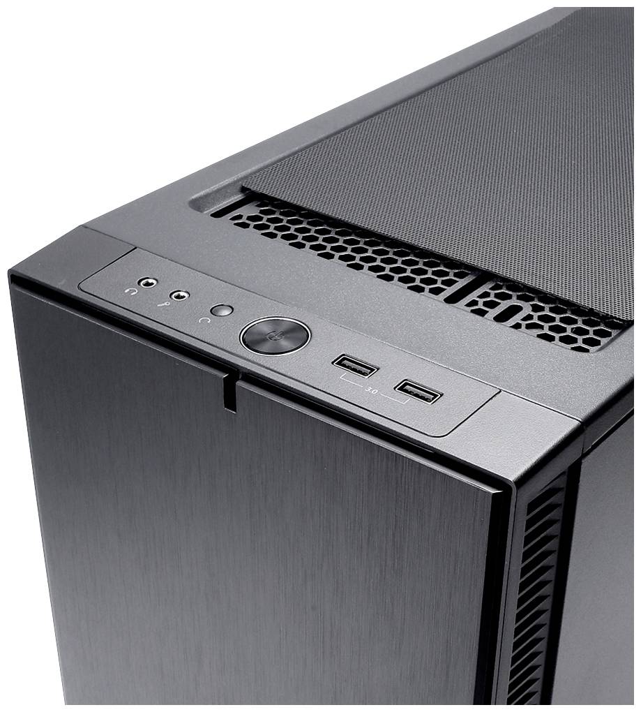 Fekete PC-ház két USB-csatlakozóval és audió csatlakozókkal a tetején. Diszkrét és modern kialakítású.