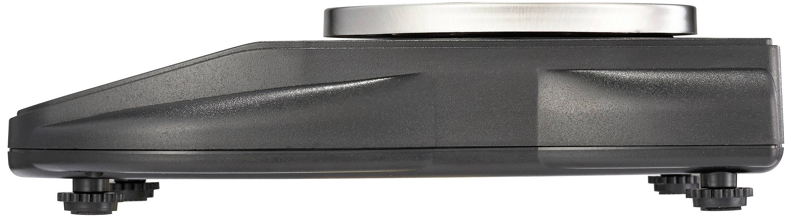 Egy digitális konyhai mérleg oldalnézete, négy csúszásmentes lábon. Rozsdamentes acél felső borítás, lapos, modern dizájn.