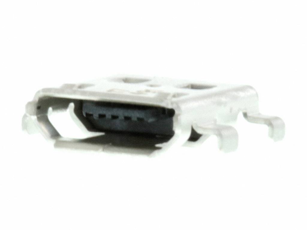 Egy fém USB-C csatlakozó közeli felvételen, egységes töltési és adatátviteli megoldást kínál elektronikus eszközökhöz.