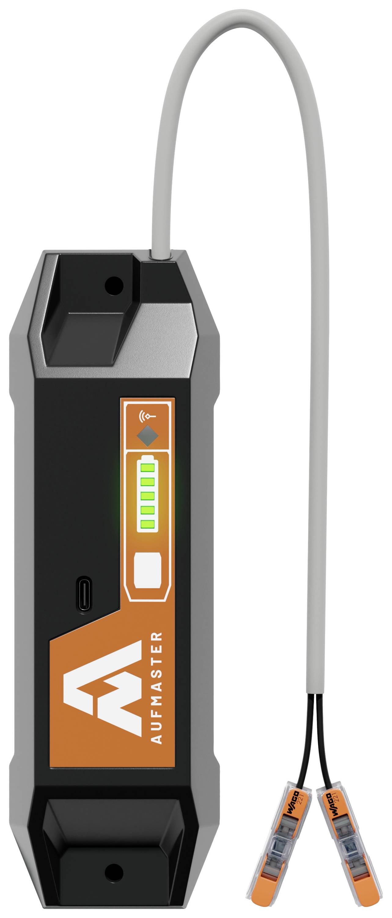 Egy szürke elektronikus eszköz fekete és narancssárga dizájnnal. Rendelkezik egy képernyővel, akkumulátor-állapotjelzővel és két kábellel.