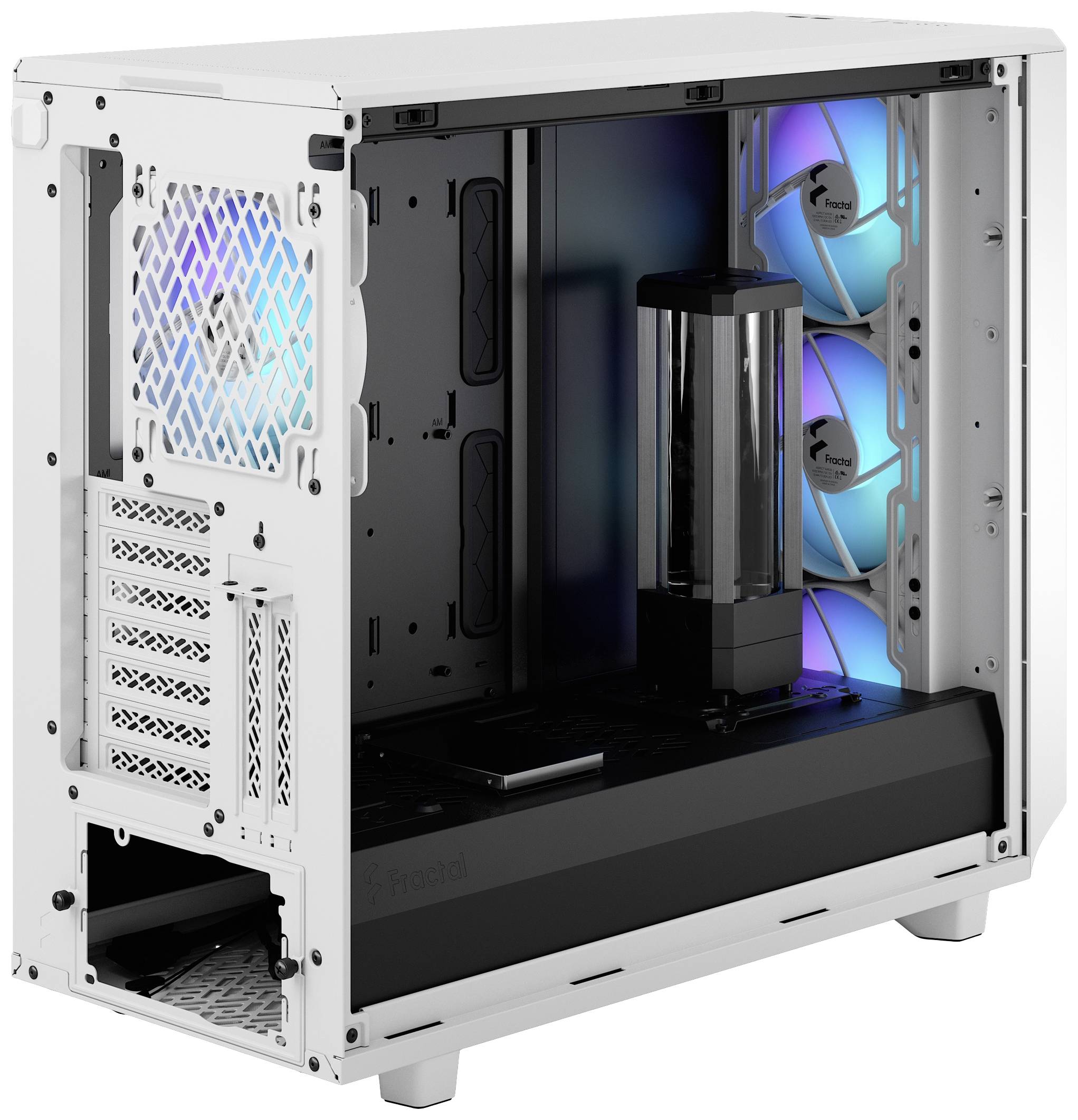 Egy fehér számítógépház elő- és oldalburkolat nélkül kék és lila fényű ventilátorokat és egy függőleges vízpumpát mutat.