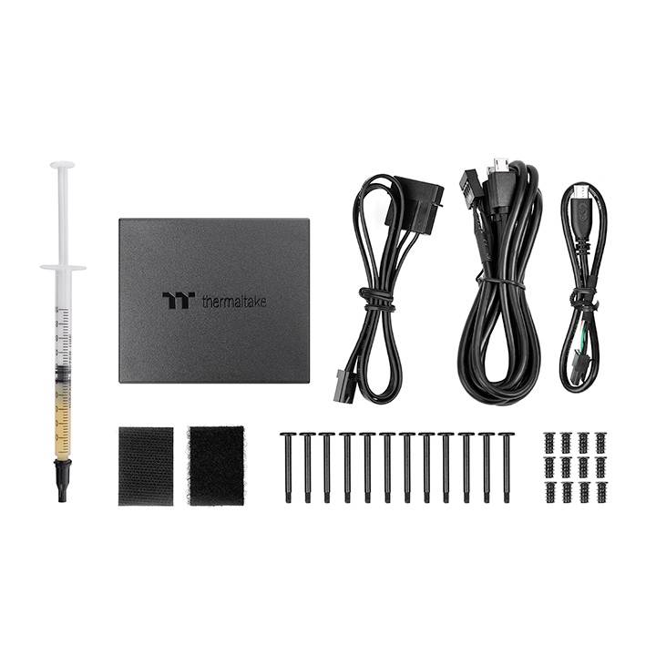 Egy PC-kiegészítő szett, amely egy Thermaltake hőpasztából, kábelekből, egy fekete házból, csavarokból és tépőzáras rögzítőkből áll.