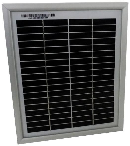 Egy kisméretű napelem panel téglalap alakú napelemcellák rácsával egy ezüst keretben. A tetején egy sorozatszám látható.