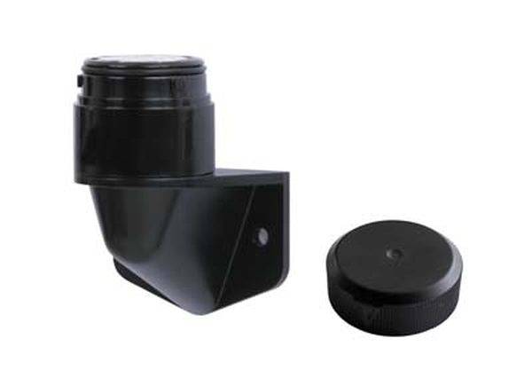 Egy fekete, fali szerelésű vízcsap levehető fedéllel, kültéri vagy kerti felhasználásra alkalmas.