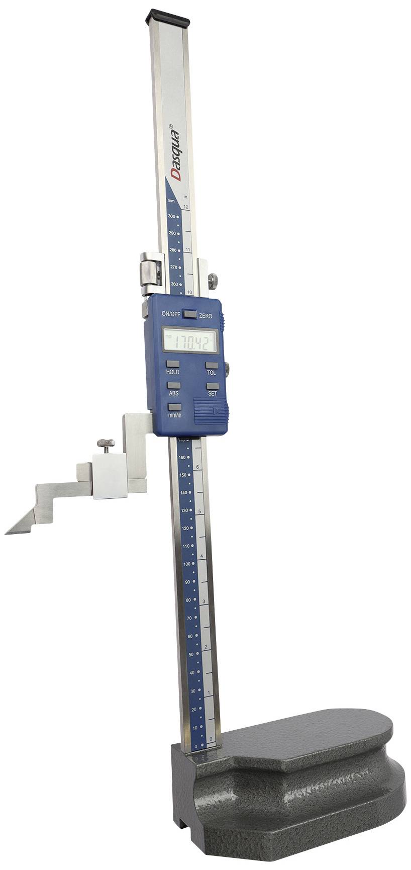 Digitális magasságmérő kék kijelzőpanellel, fémrúddal és mérőlábakkal, amelyet precíziós magassági mérésekhez használnak műszaki alkalmazásokban.