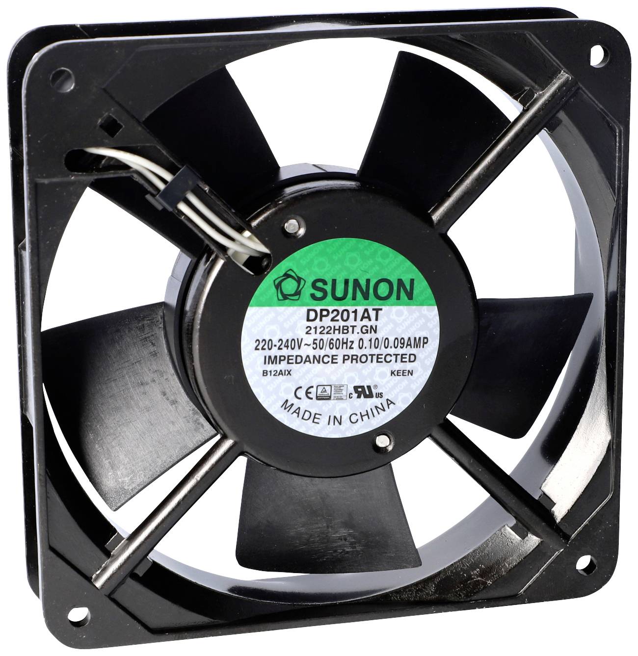 Egy ötszárnyú fekete ventilátor, 'DP201AT' modell, Sunon márka. Méretezve 220-240V, 50/60Hz frekvenciára, impedanciavédelemmel ellátva.