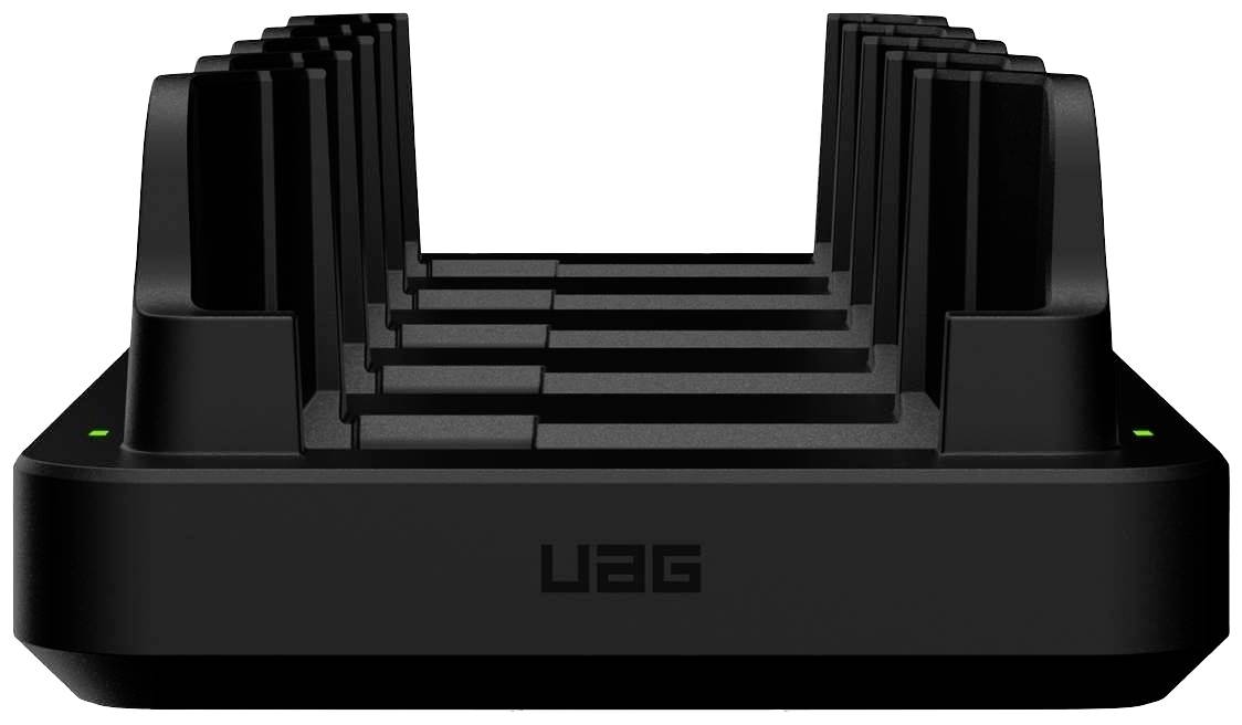 Egy fekete, téglalapú UAG töltő több csatlakozóval, amely alkalmas több eszköz egyidejű töltésére.