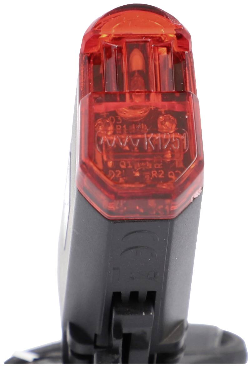 Egy kerékpárlámpa hátsó lámpája, fekete színű, piros műanyag burkolattal, amely alkalmas a jobb láthatóság és biztonság biztosítására a közlekedésben.