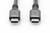 Két USB-C csatlakozó egymás mellett egy fehér felületen.