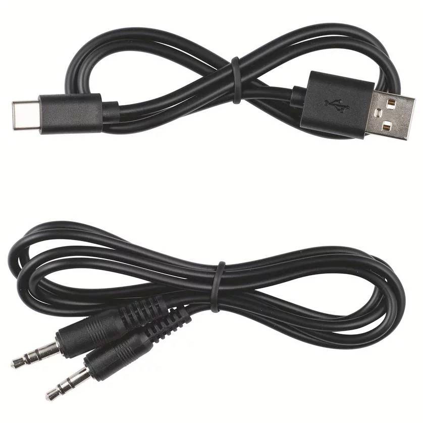Egy USB-kábel USB-C és USB-A csatlakozóval felül; egy audiokábel két 3,5 mm-es csatlakozóval alul. Mindkét kábel fekete.