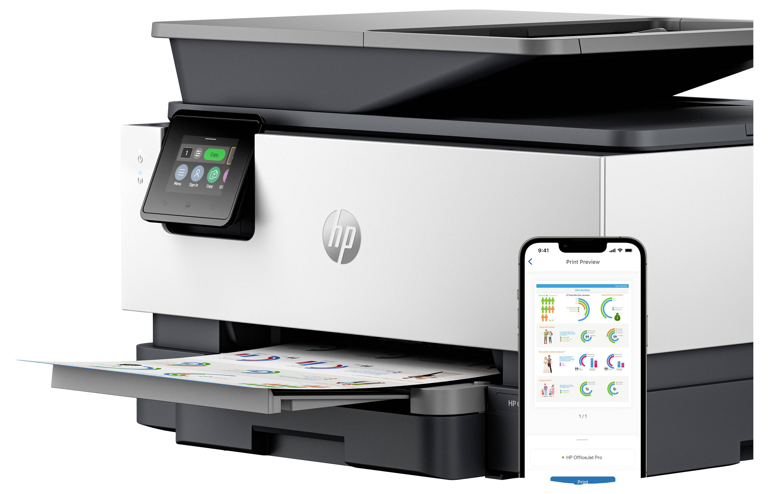 HP multifunkciós nyomtató színes dokumentum nyomtatása, megjelenítve az érintőképernyős vezérlőpanellel és egy okostelefonon megjelenő nyomtatási alkalmazás előnézetével.