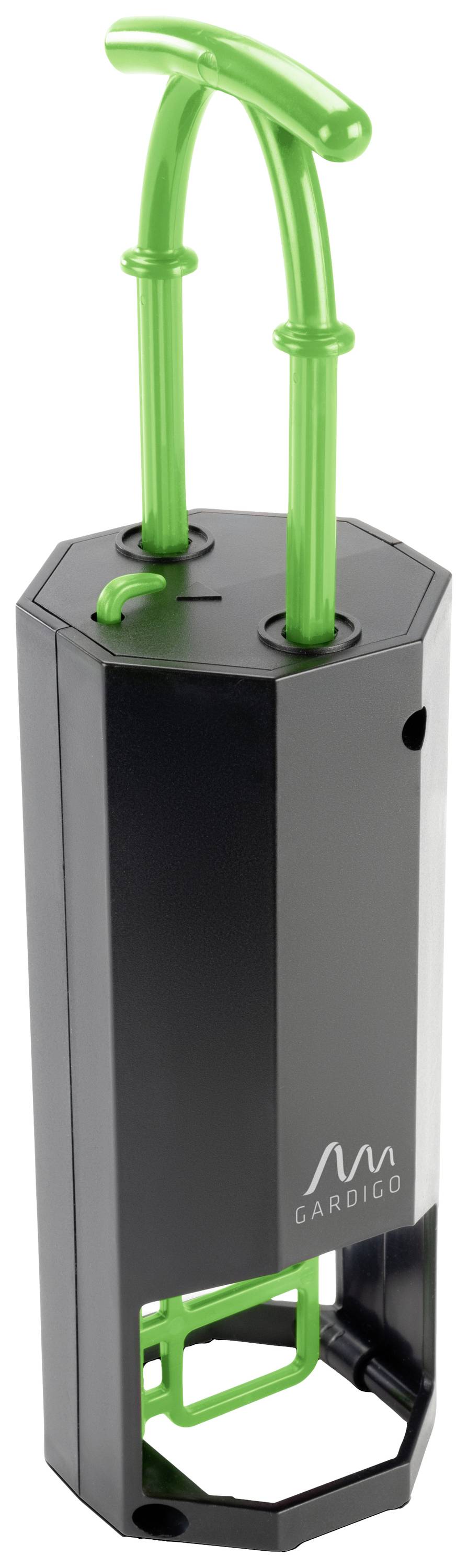 Egy fekete, nyolcoldalú eszköz zöld fogantyúkkal és kerek nyílásokkal. Az előlapján a 'Cardigo' logó látható.