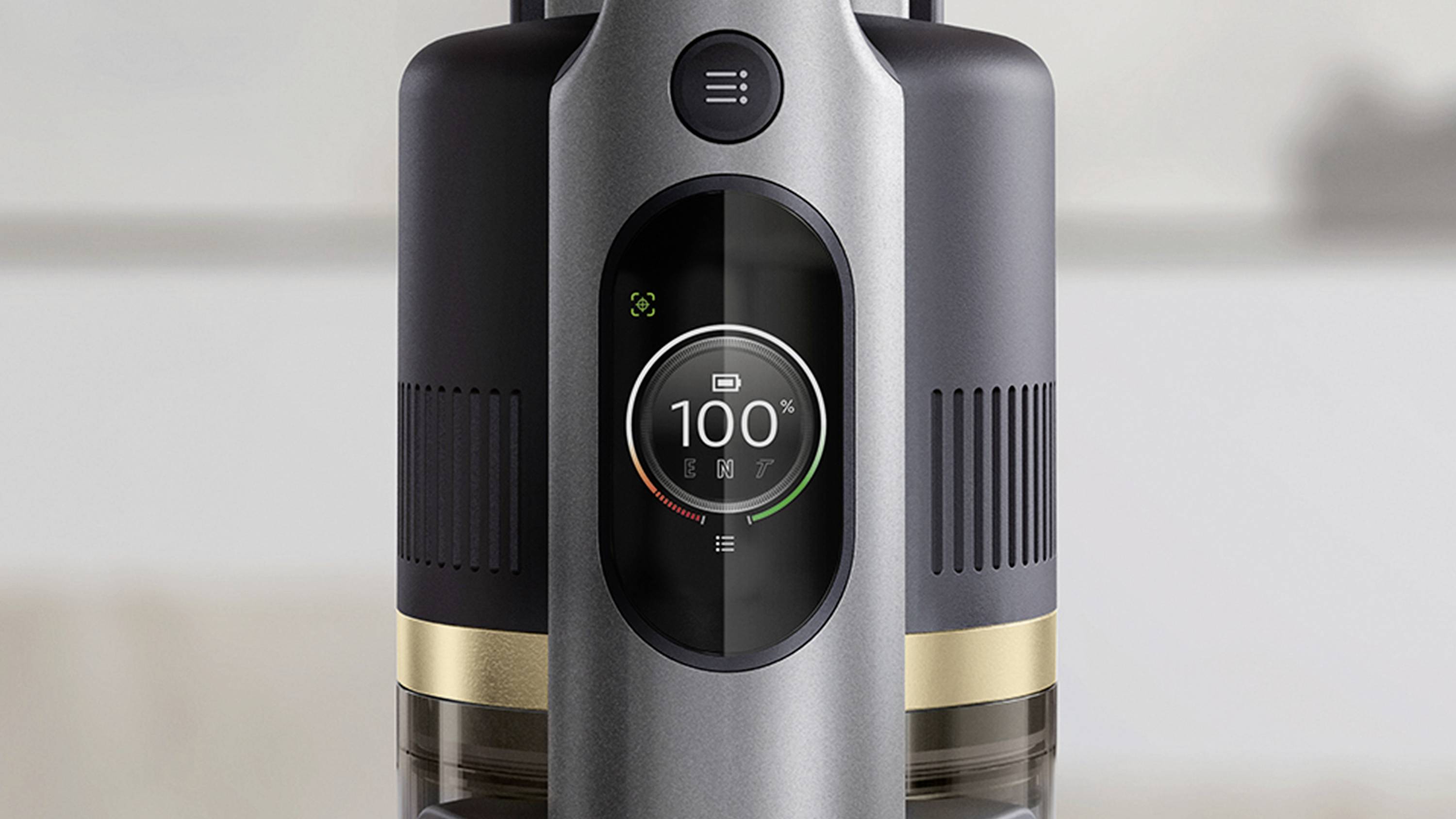 Egy modern légpórásító digitális kijelzővel, amely a levegő minőségét '100%'-kal és zöld jelzéssel mutatja.