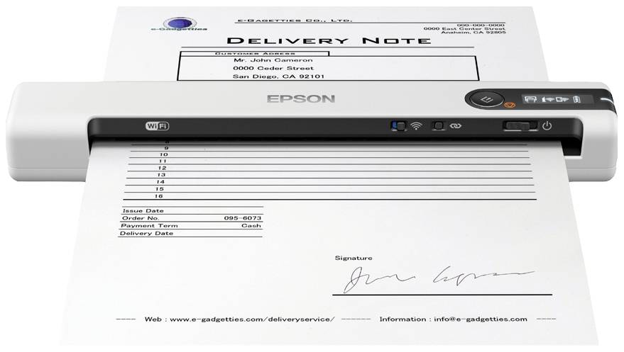 Egy Epson-nyomtató beszkenneli a szállítási dokumentumot, amely a San Diegó-i szállítási címet tartalmazza. Az alsó rész egy aláírást mutat.