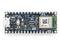 Arduino Nano 33 BLE mikrovezérlő panel beépített Bluetooth modullal, mini USB csatlakozóval és számos tűvel áramköri fejlesztéshez.