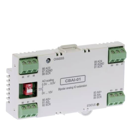 Elektronikus modul több zöld csatlakozókapoccsal és egy kapcsolóval. Jelölése: 'CBAI-01'.