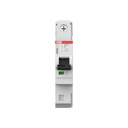 Egy piros címkés elektromos védőkapcsoló 'ABB' felirattal; alatta műszaki specifikációk láthatók.