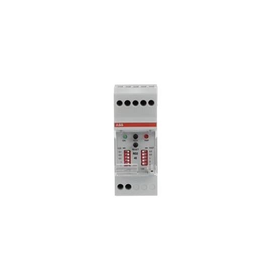 Egy piros és fehér házú elektromos kapcsolókészülék, több csatlakozóval és két beállítógombbal a középső részén.