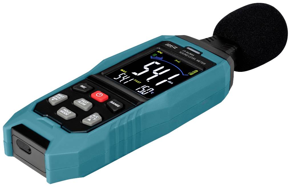 Egy türkizkék hangszintmérő digitális kijelzővel mutatja a decibel értéket. A készülék több gombbal és egy mikrofonnal rendelkezik.