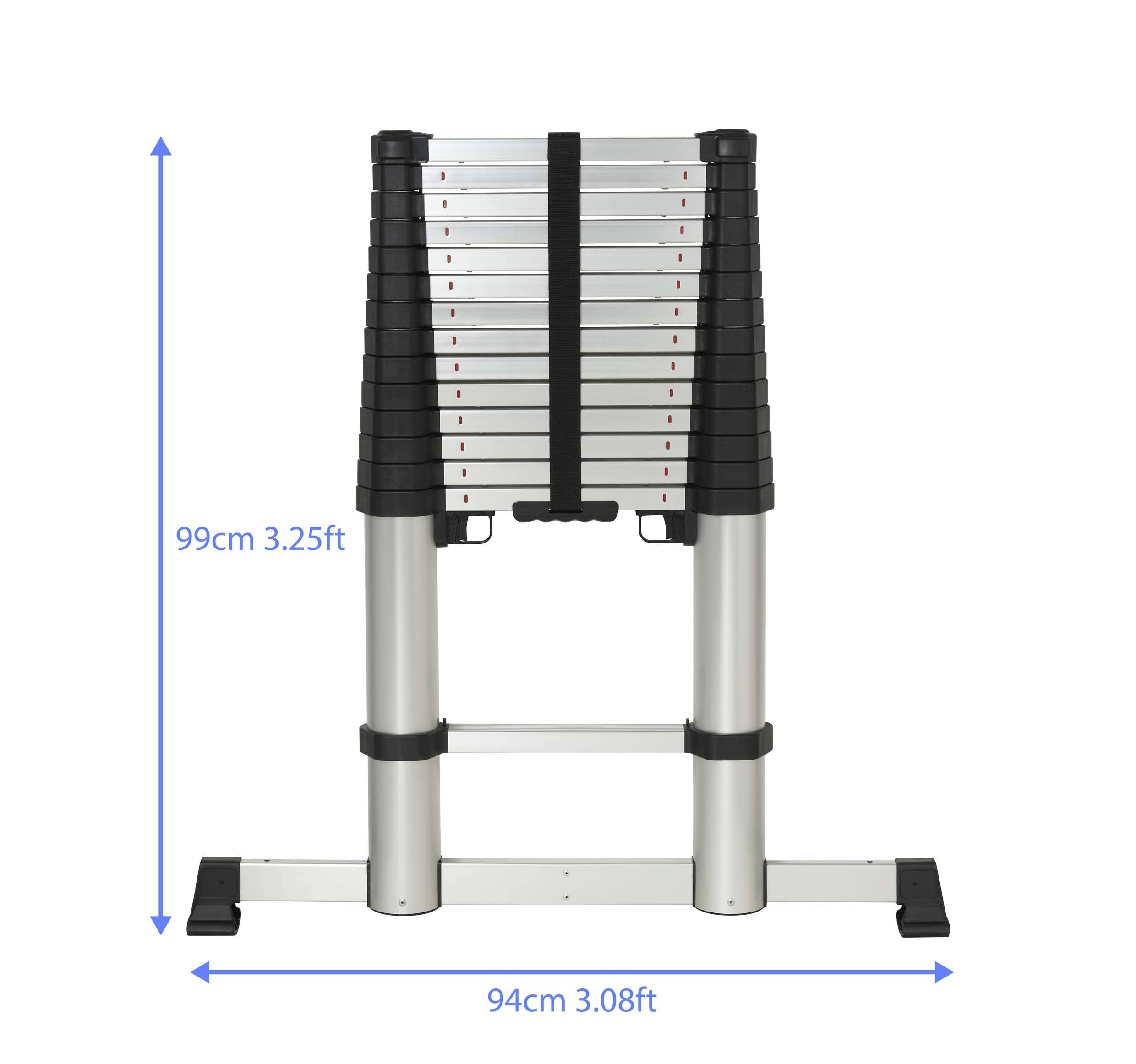 Összecsukható létra, lezárva. Magasság: 99 cm, szélesség: 94 cm. Alumínium, fekete részletek, stabil alapzat tároláshoz.
