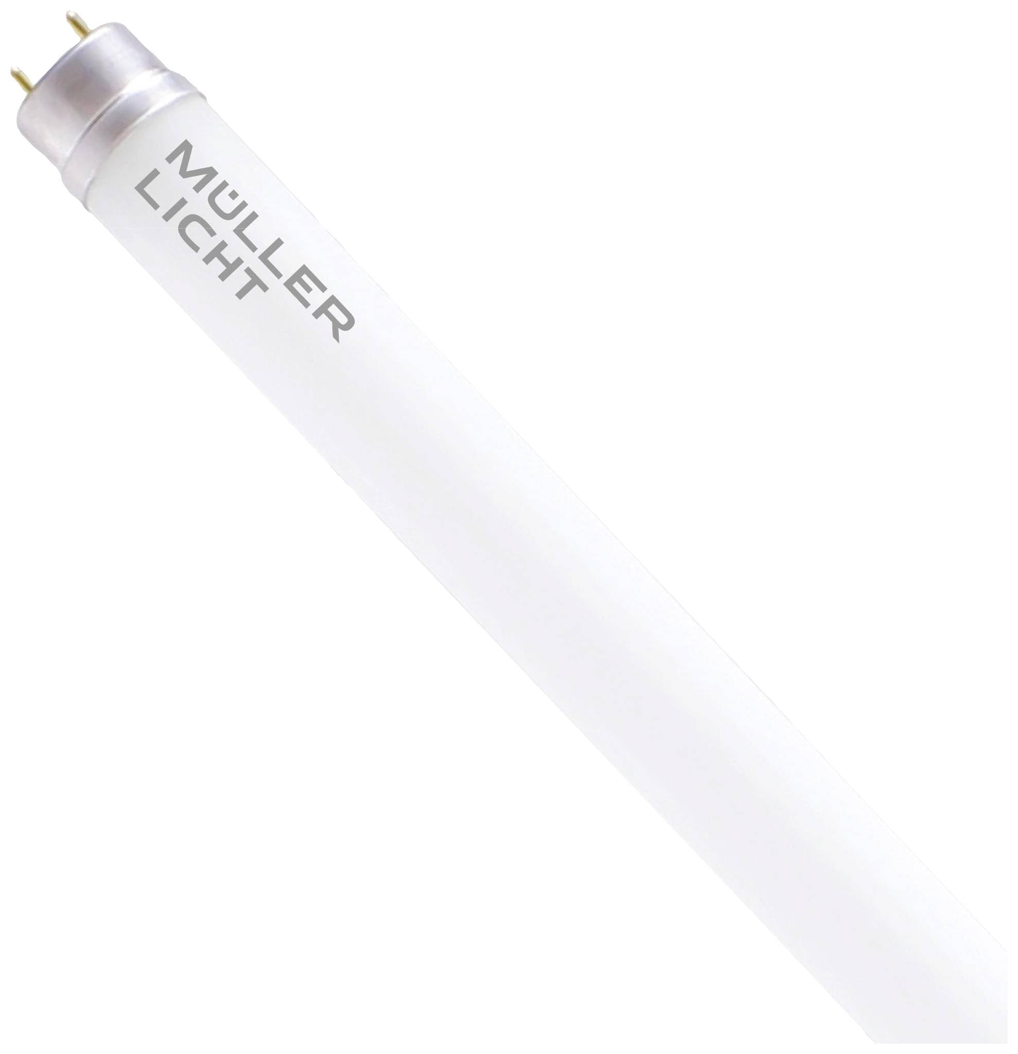 Egy fehér fénycsöves lámpatest 'MÜLLER LICHT' felirattal szürke betűkkel, amely a világítóeszköz márkáját mutatja.