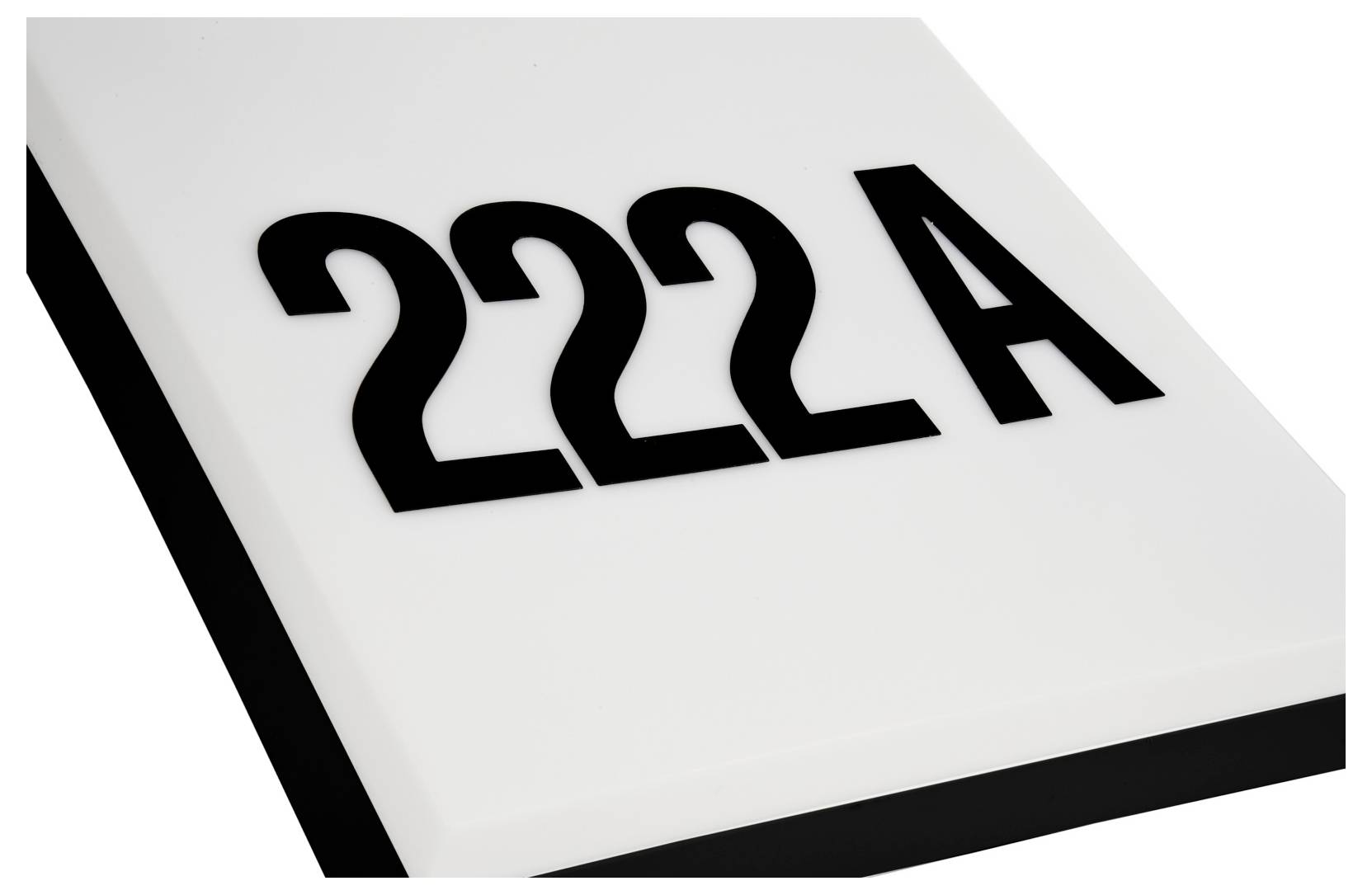 Fehér naptárlap, rajta félkövér fekete betűkkel a „22A” felirat, enyhén megdöntve ábrázolva.