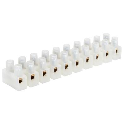 Fehér sorkapcsok sora elektromos csatlakozásokhoz, több rögzítési ponttal átlátszó műanyag hordozón.