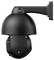 Fekete megfigyelőkamera van a falra szerelve, lefelé irányítva. Gömb alakú és időjárásálló, külső területen történő használatra alkalmas.
