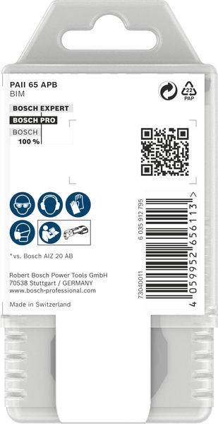 Egy Bosch fűrészlap hátoldalának csomagolása QR-kóddal, termékadatokkal és a Robert Bosch Power Tools GmbH (Stuttgart) elérhetőségi adataival.