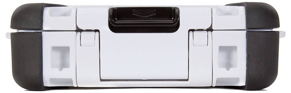 Robusztus fehér szállítódoboz fekete sarkokkal, központi zárral és stabil kivitelezéssel.