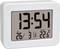 Digitális óra mutatja: 13:54, március 26., hőmérséklet 22,6 fok Celsius.