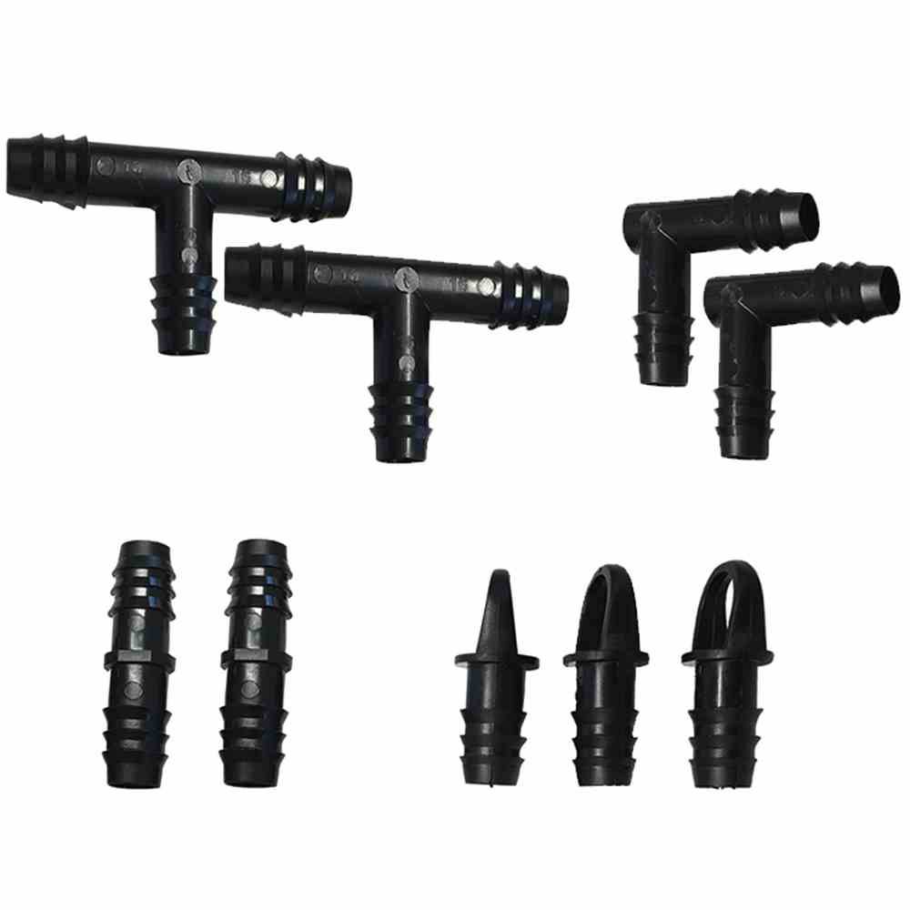 Öt darab fekete, műanyag öntözőcső-csatlakozóelem gyűjteménye, amely T-idomokból, könyökidomokból és csatlakozóelemekből áll.