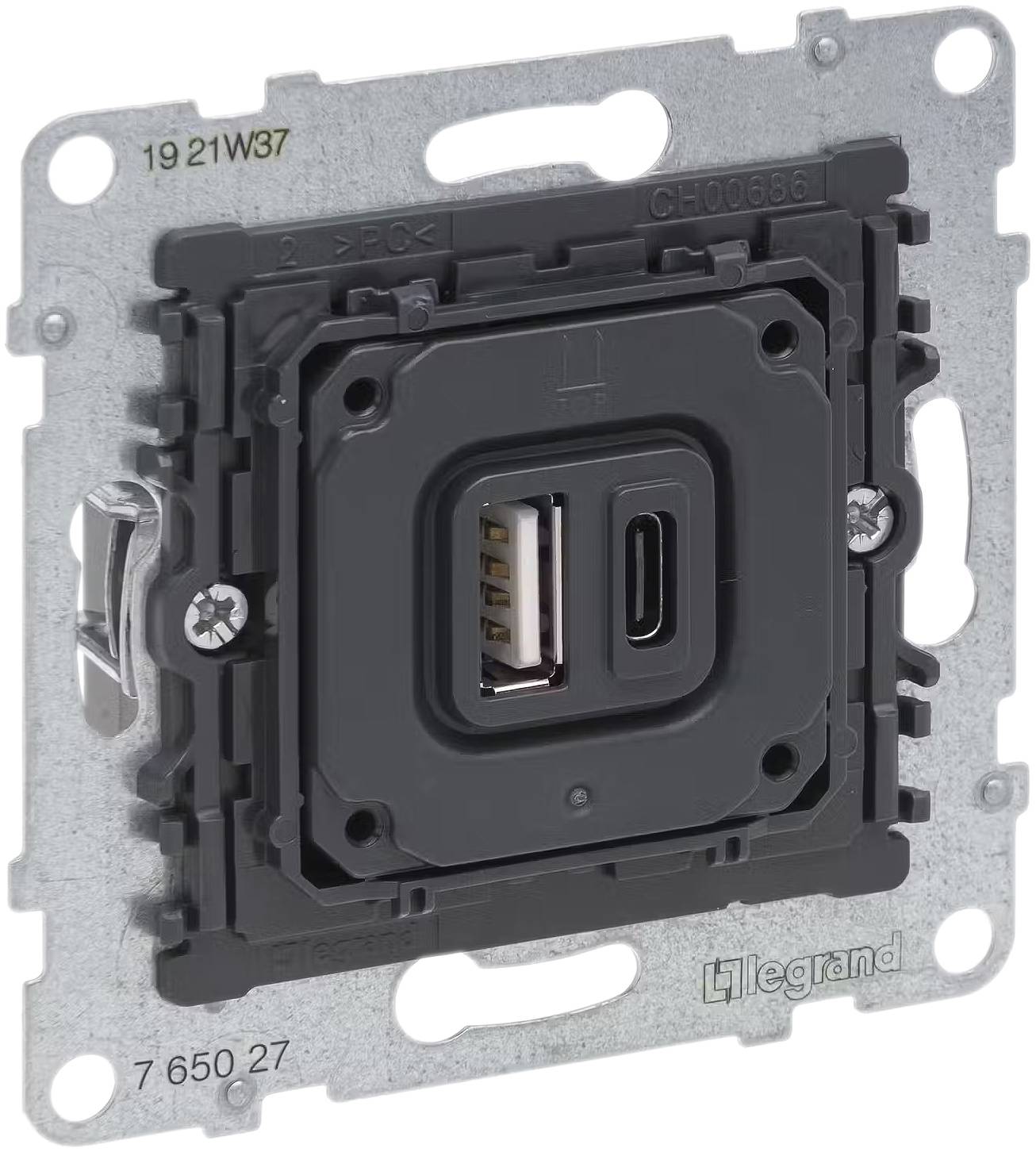 Legrand USB-töltőmodul egy USB-A és egy USB-C csatlakozóval, fémtartóval fali szerelésre előkészítve.
