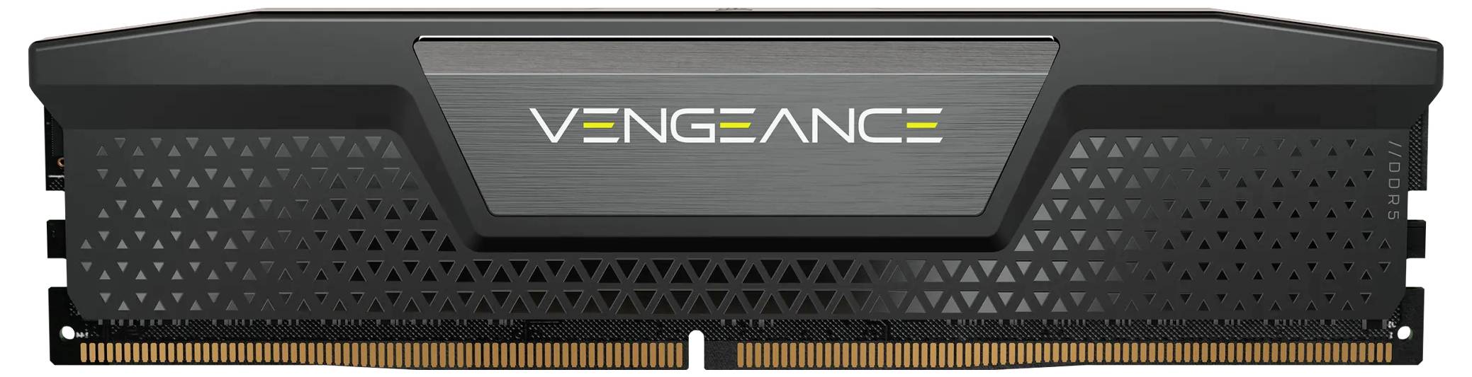 Egy Corsair Vengeance RAM modul fekete színben, geometrikus mintázattal és sárga akcentussal.