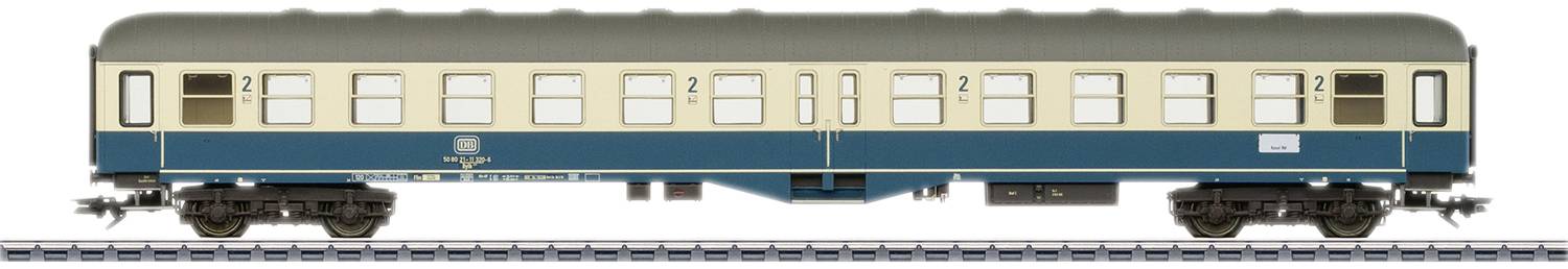 Egy 2. osztályú modellvasúti személykocsi, kék-bézs festéssel, a 'Deutsche Bundesbahn' felirattal. A kocsi síneken áll.