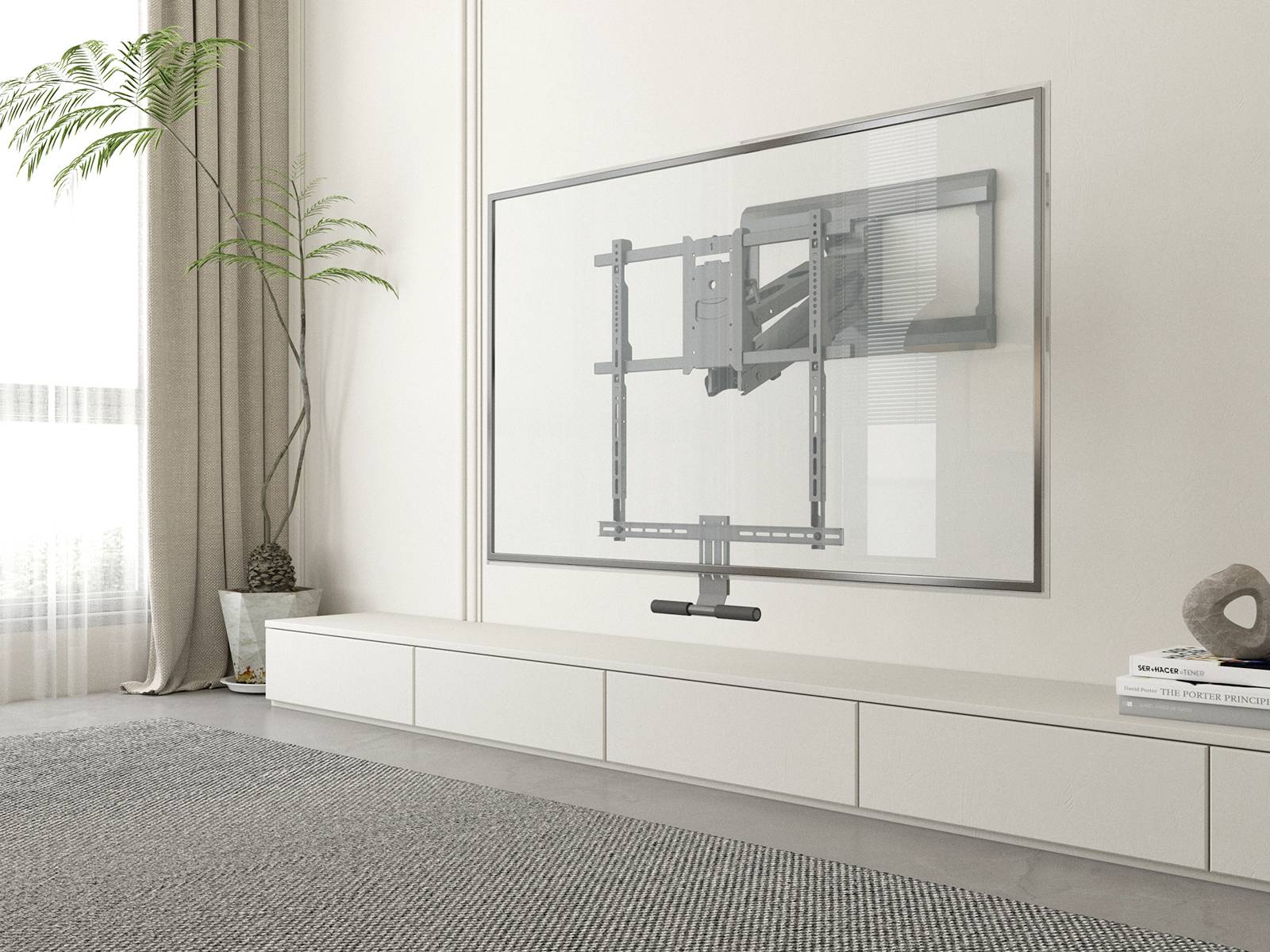 Egy modern nappali, amelynek falán egy lapos televízió lóg, mellette balra egy nagy virágcserép áll növénnyel.