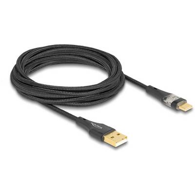 Egy fekete, fonott USB-kábel, amelynek az egyik végén USB-A csatlakozó, a másik végén pedig Micro-USB csatlakozó van.