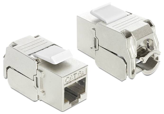 Két ezüstszínű RJ45 modulcsatlakozó CAT6 jelöléssel, az egyik foglalatot, a másik csatlakozót mutat.