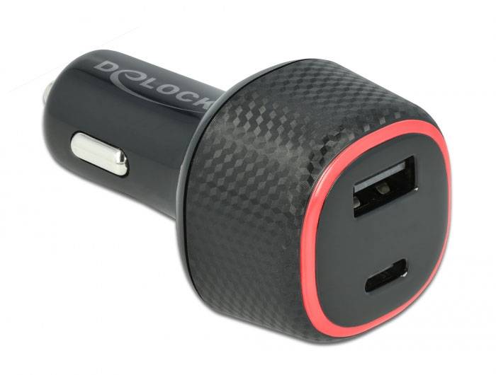 Egy fekete autós töltő két USB-porttal, egy szabványos USB-csatlakozóval és egy USB-C porttal, piros akcentussal.