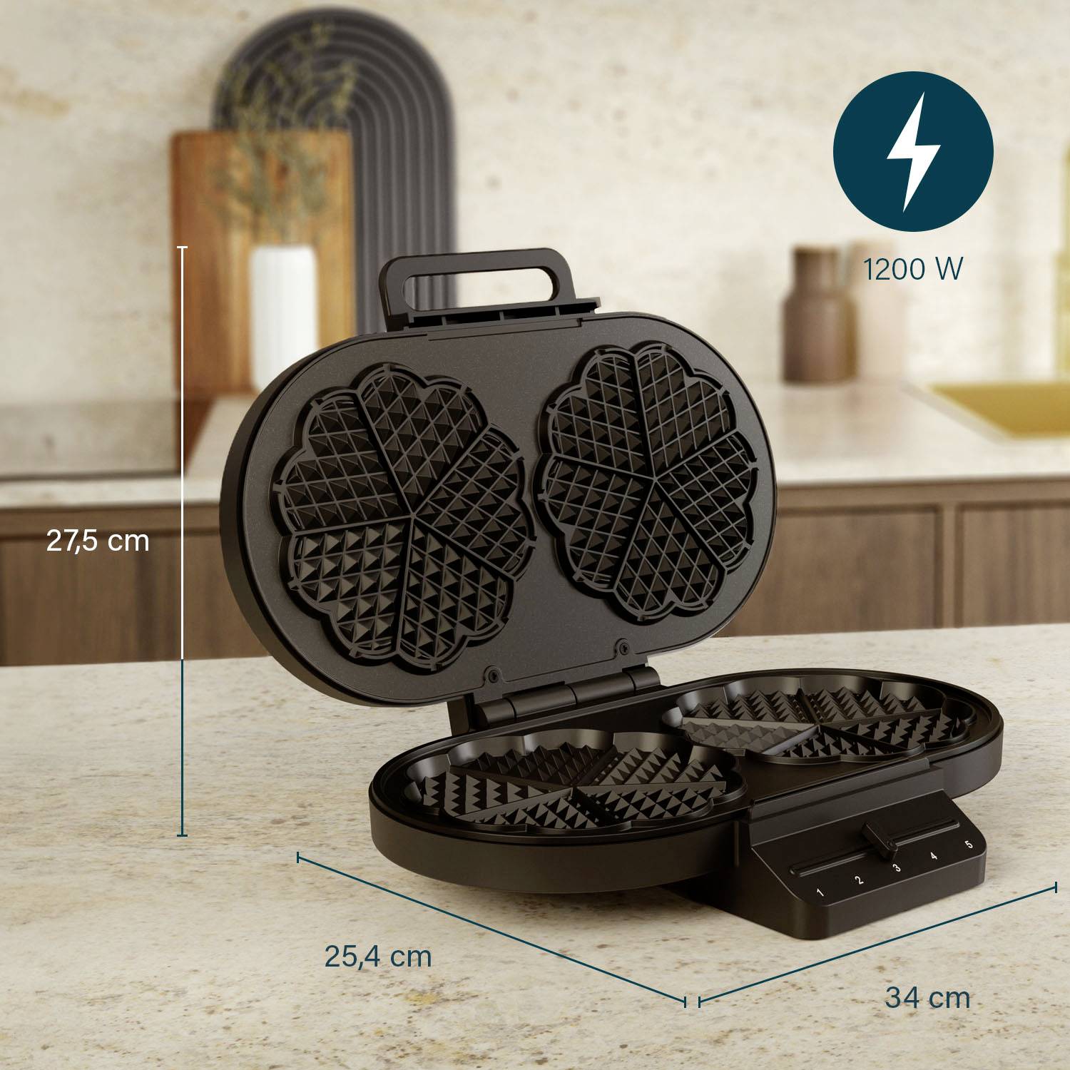 Egy nyitott, szív alakú gofrisütő a konyhában, méretei: 27,5 cm magas, 25,4 cm széles, 34 cm mély, teljesítménye: 1200 W.